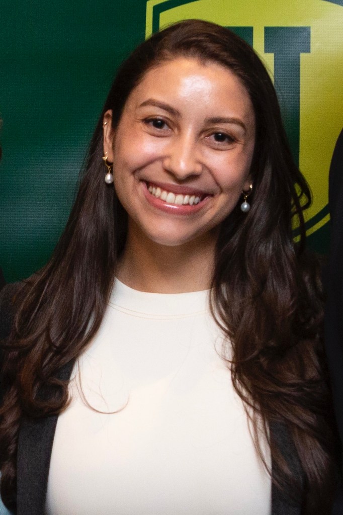 <span class="vcard">Angela Avonce</span>