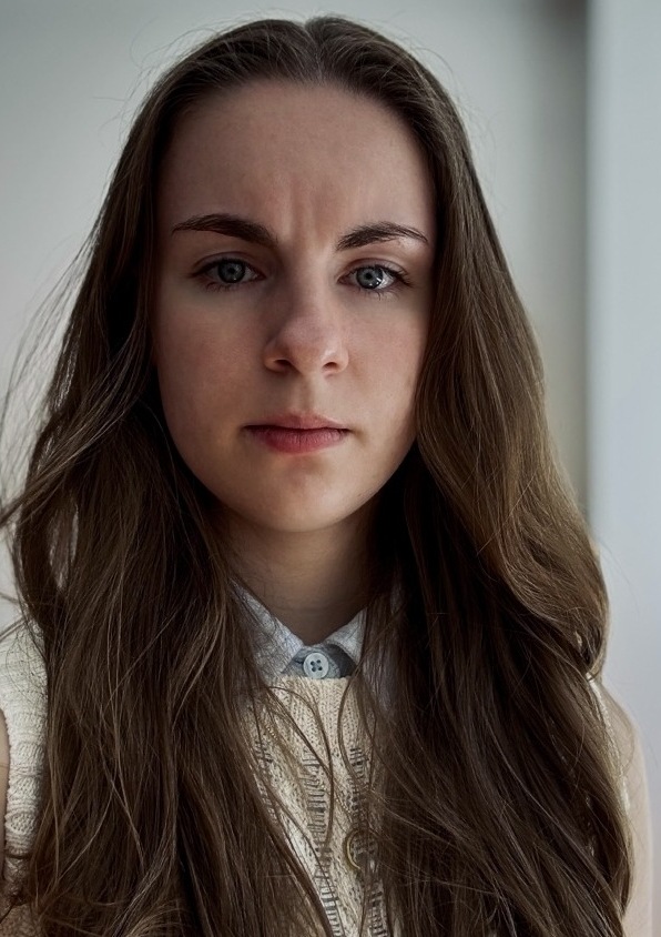 <span class="vcard">Clara Apt</span>